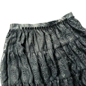 [ MUVEIL ] 레이스 자수 플레어 롱 스커트 블랙