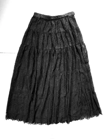 [ MUVEIL ] 레이스 자수 플레어 롱 스커트 블랙