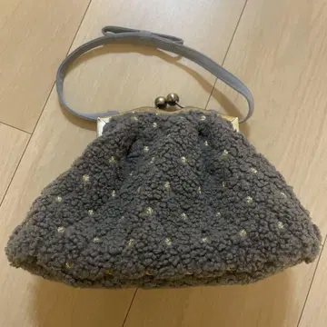 Bibiy. ODETTE BOA CAT BAG 가마구치