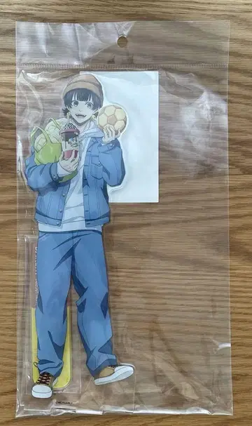 블루 록 구운 빵과 테이크아웃 드링크