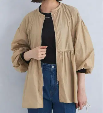 미사용에 가까운 그린 라벨 볼륨 슬리브 에어리 블루종 베이지
