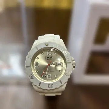 ICE 화이트 쿼츠 손목시계