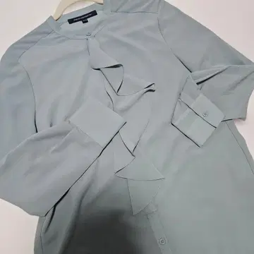 새상품 프렌치 커넥션 프론트 프릴 블라우스