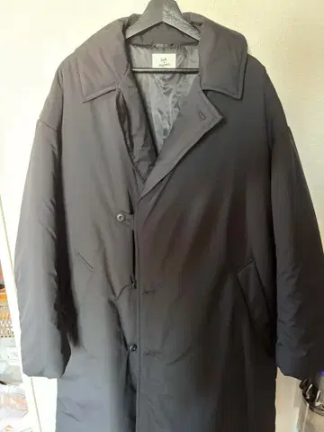 Salt&Pepper 라이트온 충전솜 스텐카라 코트 블랙 리키 씨