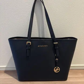 가격 인하 새상품급 MICHAEL KORS 네이비 토트백