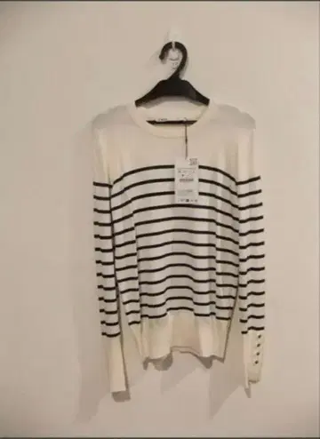 새상품, 택 포함! ZARA 네이비 x 아이보리 보더 상의, M 사이즈!