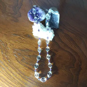 수정, 자수정 목걸이