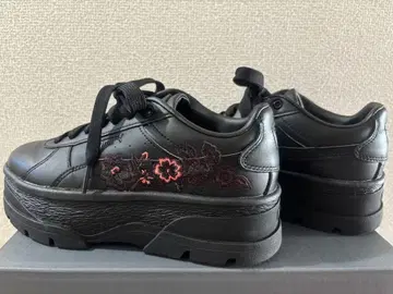 PUMA 블랙 핑크 자수 통굽 플랫폼 스니커즈