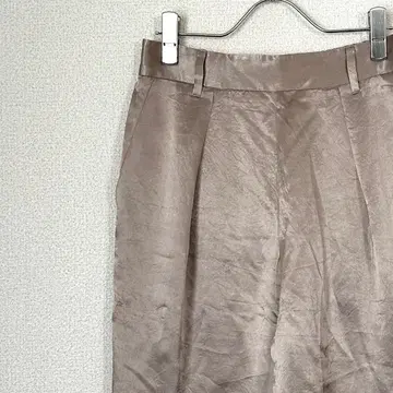 LOUNIE 슬랙스 테이퍼드 팬츠 새틴 광택 포켓 부착 안감 부착