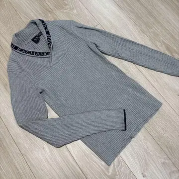 새상품급 ARMANI EXCHANGE 로고 리브 니트 스웨터 XS 그레이