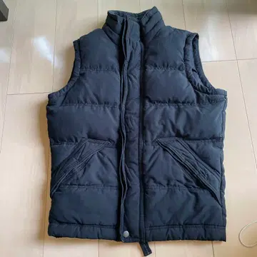 Abercrombie&FItch 다운 베스트 블랙