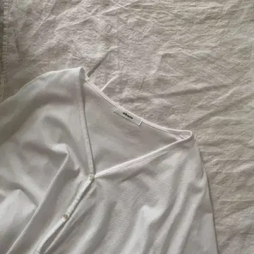에부르 버튼 달린 가디건 카노코