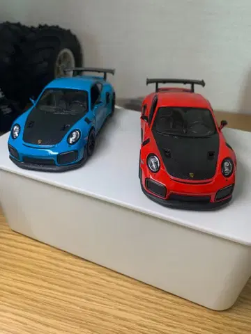 Porsche 911 GT2 RS 태엽식 완구 2대 세트