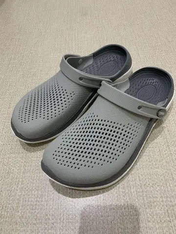 crocs 그레이 라이트라이드 클로그 샌들
