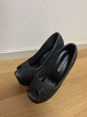 비쥬 장식 오픈토 하이힐 캬바쿠라
