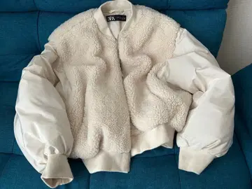 ZARA 화이트 다운 자켓 M 사이즈