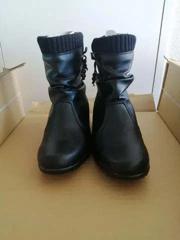블랙 컬러 숏부츠 입구가 니트 24.0cm EEEE 블랙 미사용품