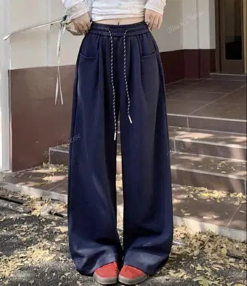 네이비 스웨트 팬츠