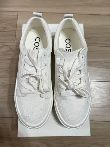 COS 화이트 캠퍼스 천 스니커즈