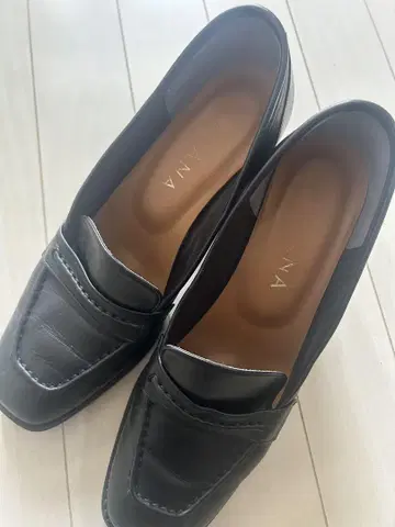 블랙 로퍼 하이힐