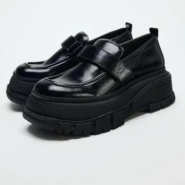 ZARA 블랙 플랫폼 로퍼 35