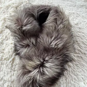 은색 사가 퍼스트 그레이 계열 퍼 스톨