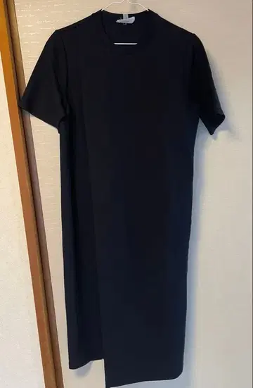 [새상품급] HYKE 비대칭 원피스 크루넥 원피스 네이비