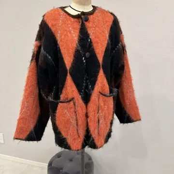 오렌지와 블랙 다이아몬드 무늬 니트 가디건 ZARA