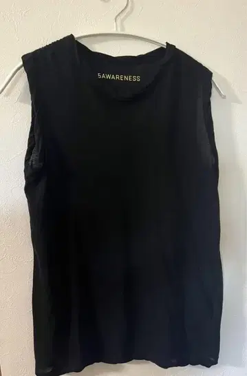 캘런솔로지 5AWARNESS 슬리브리스 T셔츠 블랙