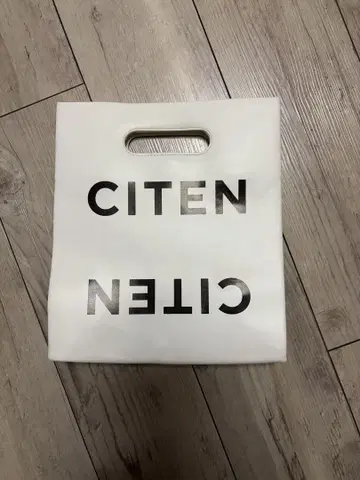 새상품급 CITEN 화이트 핸드백