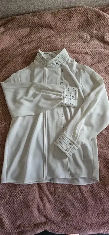 HARE 블라우스