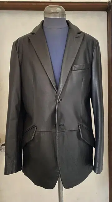 [ BANANAREPUBLIC ] 바나나리퍼블릭 피크 라펠 가죽 자켓