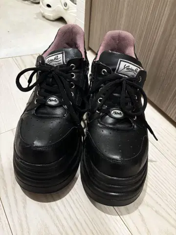 요스케 통굽 스니커즈