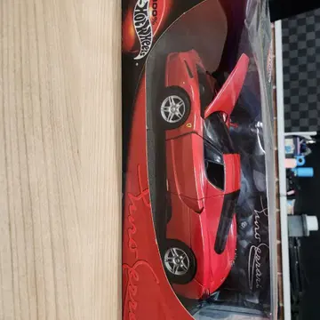 Hot Wheels 1/18 엔초 페라리