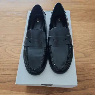[ ZARA ] 새상품급 로퍼 블랙 사이즈 25cm(39)