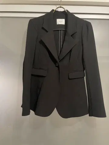 AMERI 블랙 테일러드 자켓