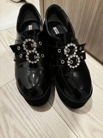 attagirl 비쥬 장식 통굽 펌프스 높이 11cm