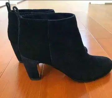 파비오 루스코니 블랙 스웨이드 숏부츠 중간 힐