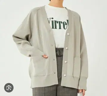 그린 라벨 릴랙싱 모조 진주 버튼 V넥 가디건