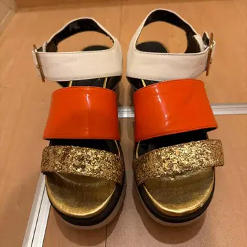 오렌지 골드 통굽 샌들
