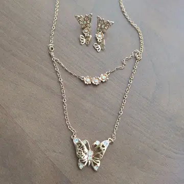 안나수이 버터플라이 모티브 목걸이와 귀걸이 세트