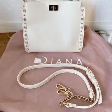 DIANA 스터드 장식 화이트 숄더백