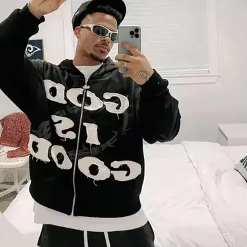 GOD IS GOOD 크롭 후드티 블랙