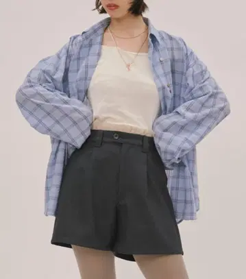 로완뉴이 프릴 숏팬츠 네이비 새상품 한국 걸리시 가을/겨울 아이템