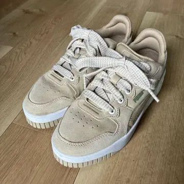 [ 새상품급 ] 푸마 (PUMA) 칼리나 스트릿 틱 레이스 24.5