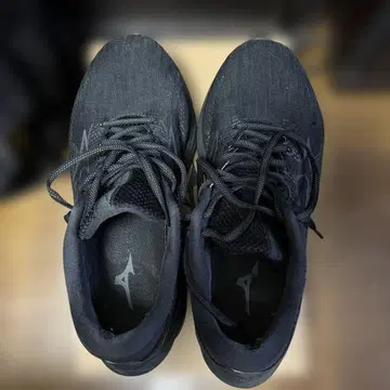 미즈노 러닝화 블랙 웨이브 라이더 26cm