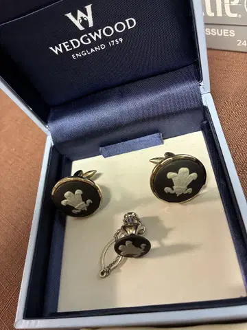 WEDGWOOD 플로럴 커프스 링크 박스 포함