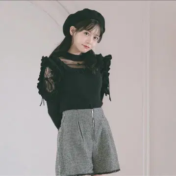 meltie 반짝반짝 숄더 프릴 니트 블랙
