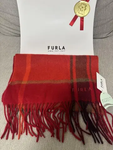 미사용 새상품 FURLA 빨간색 계열 체크 무늬 머플러