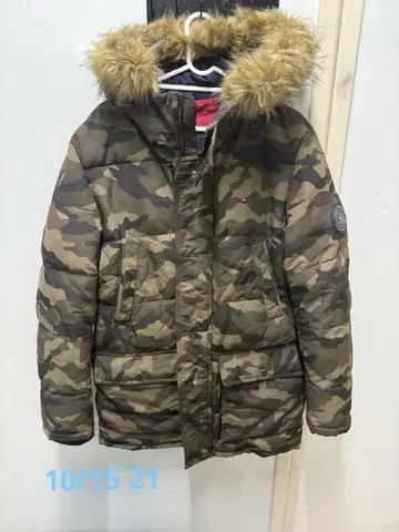 Tommy Hilfiger 카모플라쥬 퍼 부착 다운 자켓
